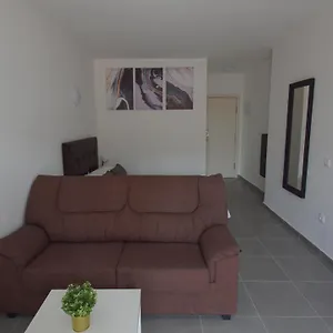 Centrico Apartamento Con Grandes Vistas Cerca De La Playa Apartamento